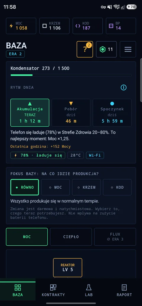 Ekran Bazy: Kondensator z zapasem Mocy, karta Rytmu Dnia z czasami Akumulacji, Poboru i Spoczynku oraz przełącznik Fokusu Bazy.